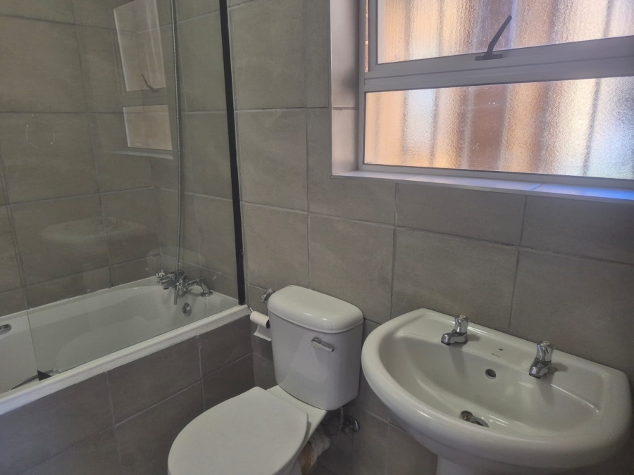 To Let 1 Bedroom Property for Rent in Table View Western Cape